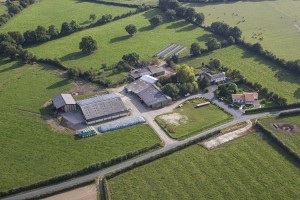 Photographie aérienne d'une exploitation agricole